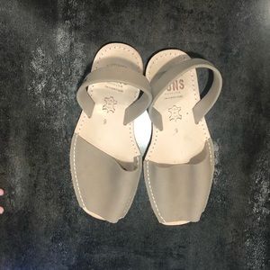 Pons Avarcas Taupe Women’s size 9